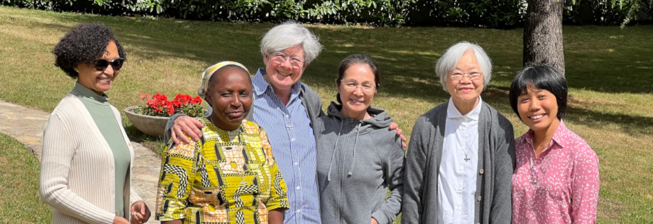 Soeur Cécile MARION, Supérieure générale de la Congrégation, acco